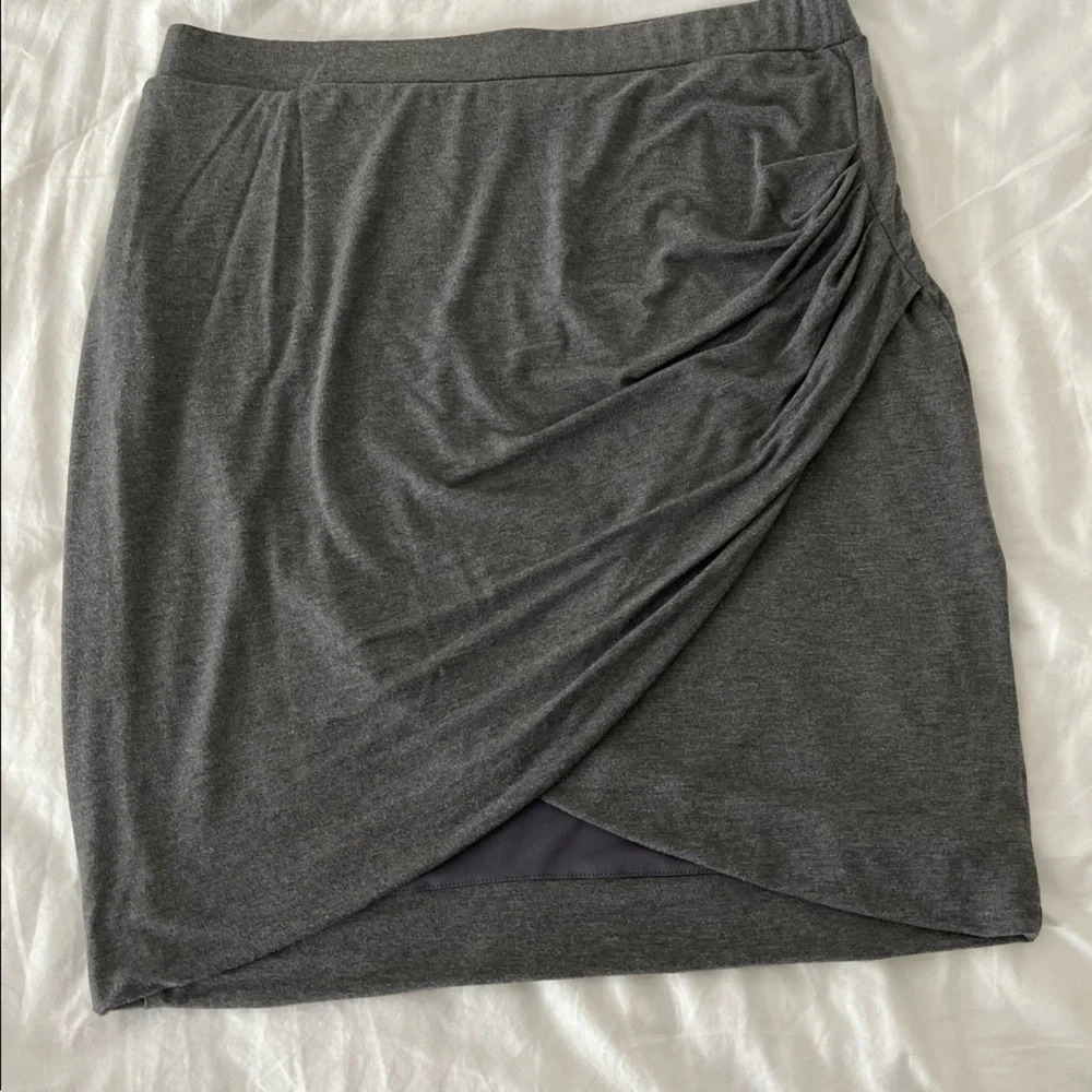 METAPHOR Grey Knee Length Skirt with Ruched Gathered Detail in the front Size L - Picture 3 of 6